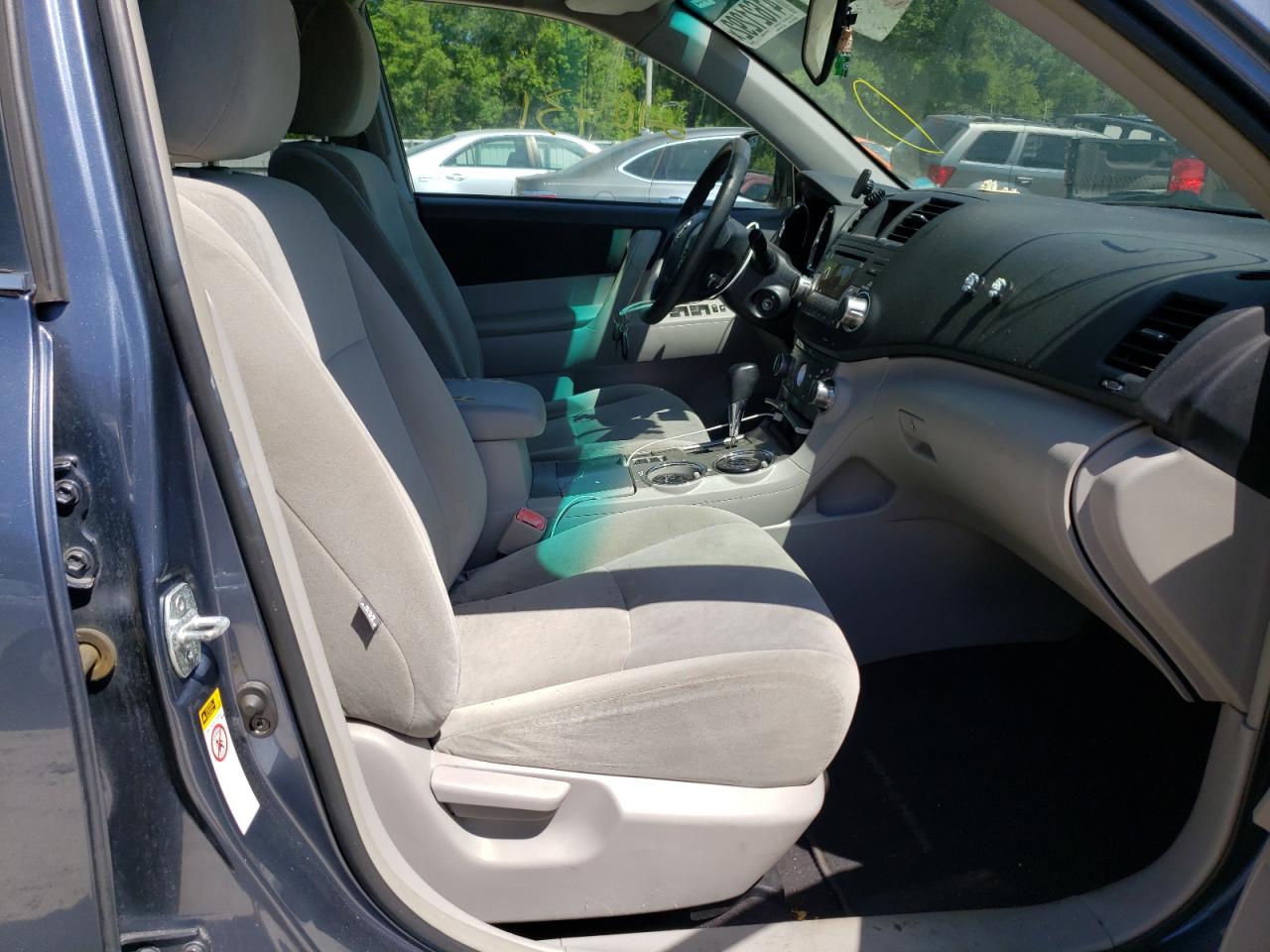 Photo 5 from auction – 2011 TOYOTA HIGHLANDER with VIN 5TDZK3EH2BS037200