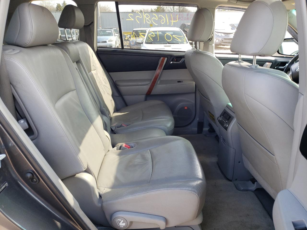 Photo 6 from auction – 2008 TOYOTA HIGHLANDER with VIN JTEES42A982073182