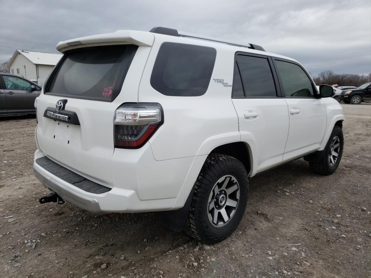Photo 4 from auction – 2018 TOYOTA 4RUNNER SR with VIN JTEBU5JR3J5483409