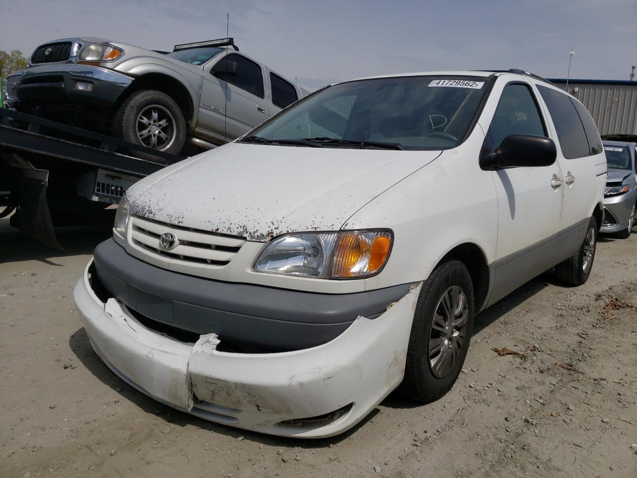 Photo 2 from auction – 2003 TOYOTA SIENNA CE with VIN 4T3ZF19C33U555307
