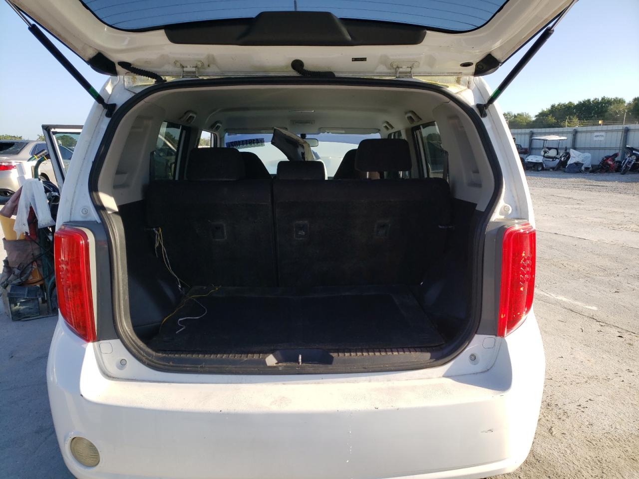 Photo 9 from auction – 2008 SCION XB with VIN JTLKE50E681017009