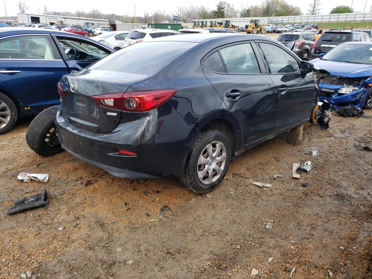 Photo 4 from auction – 2014 MAZDA 3 SV with VIN JM1BM1T76E1171333