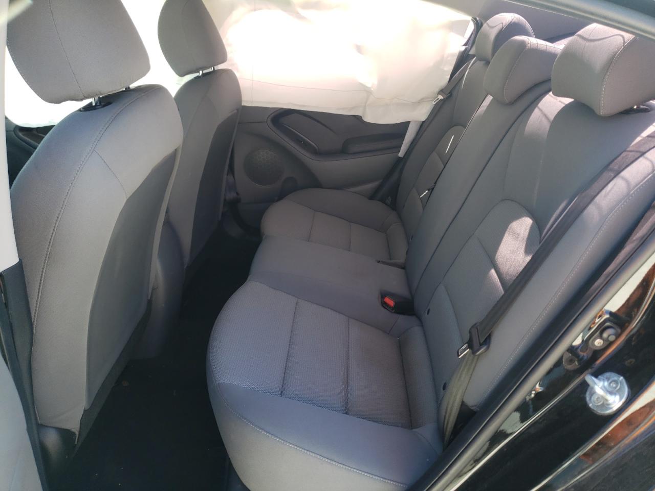 Photo 6 from auction – 2017 KIA FORTE LX with VIN 3KPFK4A76HE114305