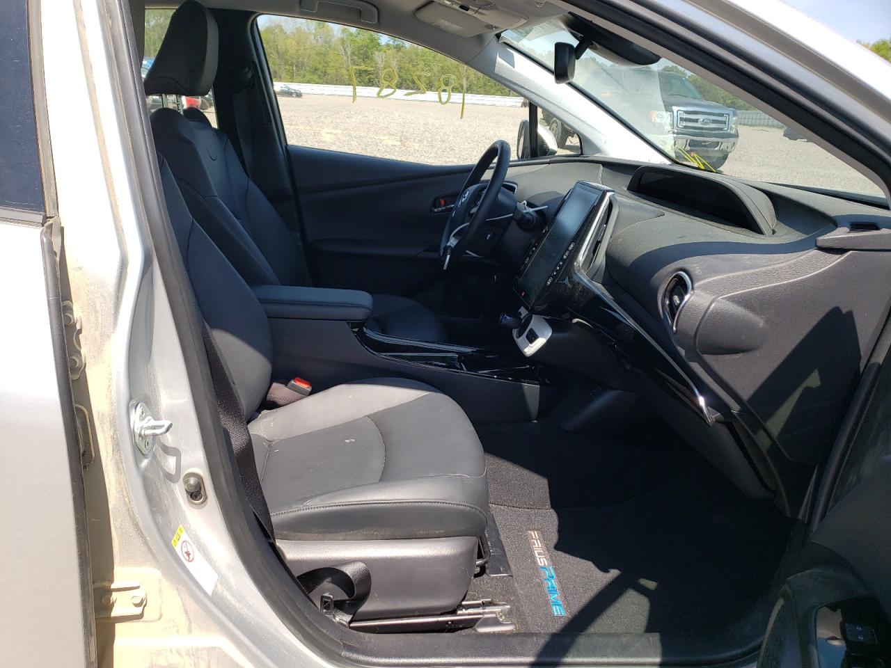 Photo 5 from auction – 2018 TOYOTA PRIUS PRIM with VIN JTDKARFP7J3068858