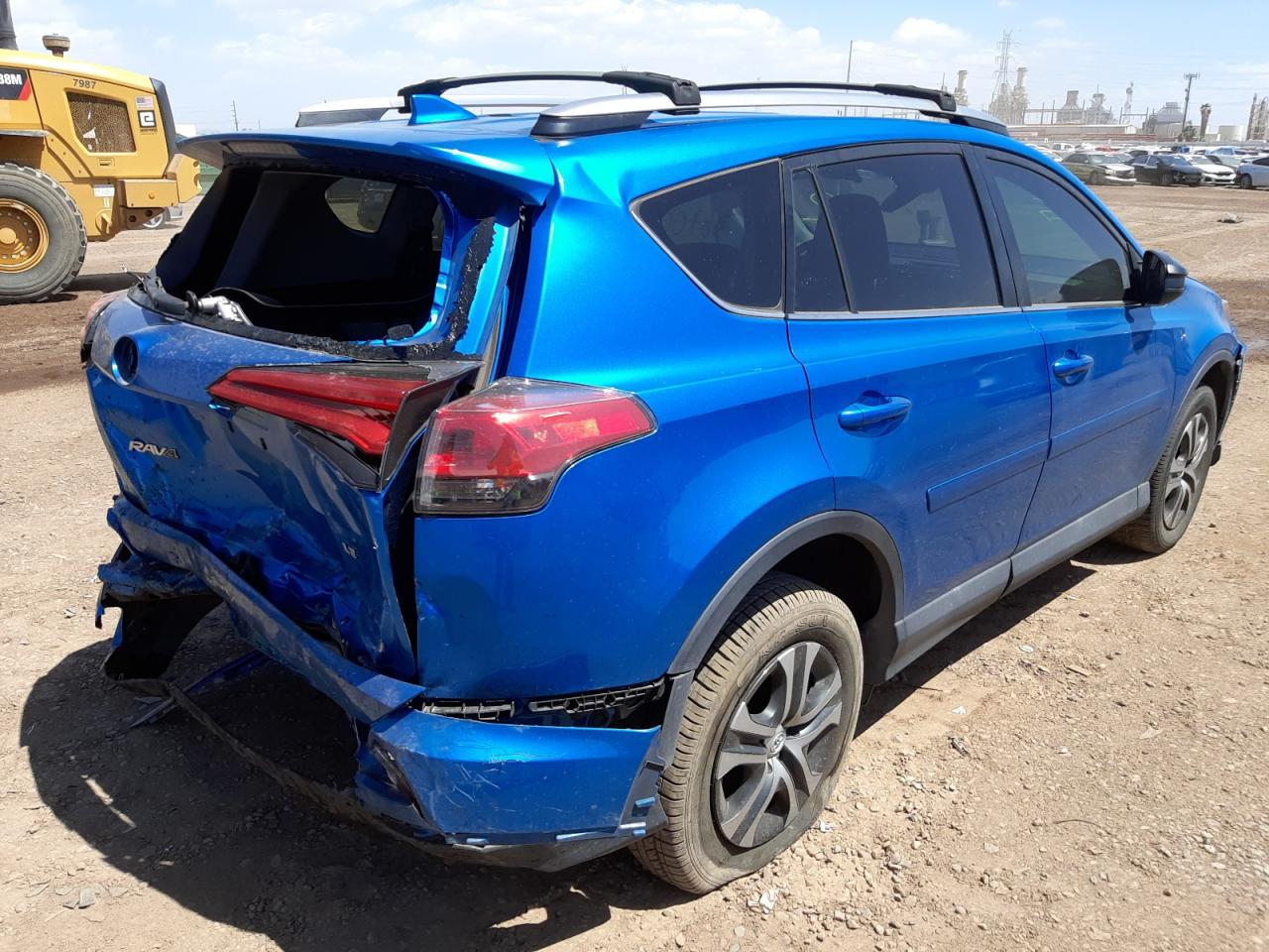 Photo 4 from auction – 2018 TOYOTA RAV4 LE with VIN 2T3ZFREV2JW504321