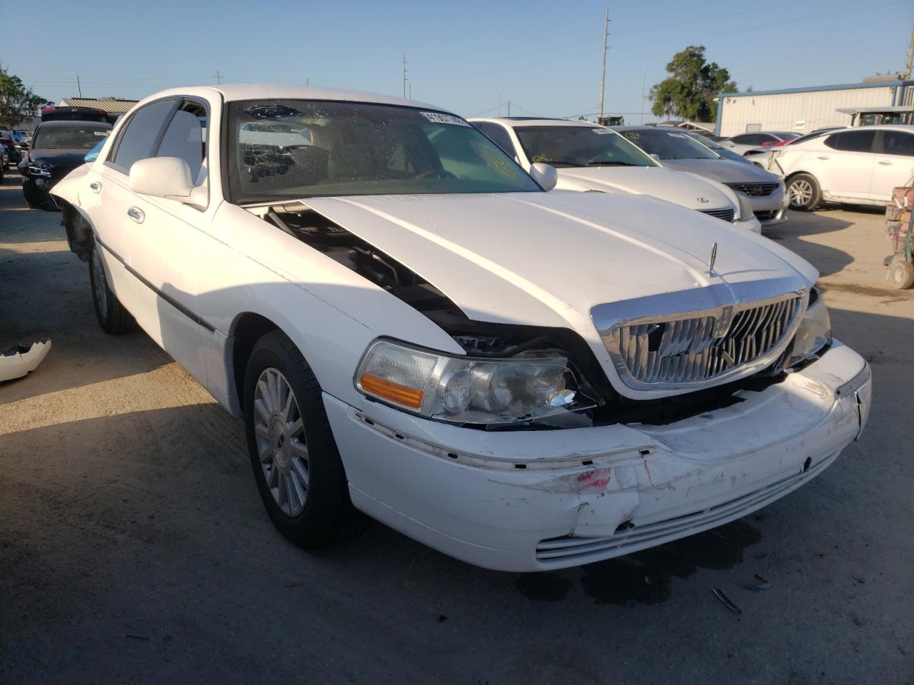 LINCOLN TOWN CAR E 2004 with VIN 1LNHM81W74Y634692 - Photo from auction