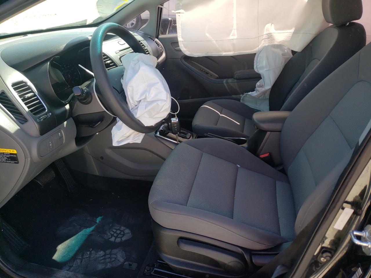 Photo 5 from auction – 2017 KIA FORTE LX with VIN 3KPFK4A76HE114305