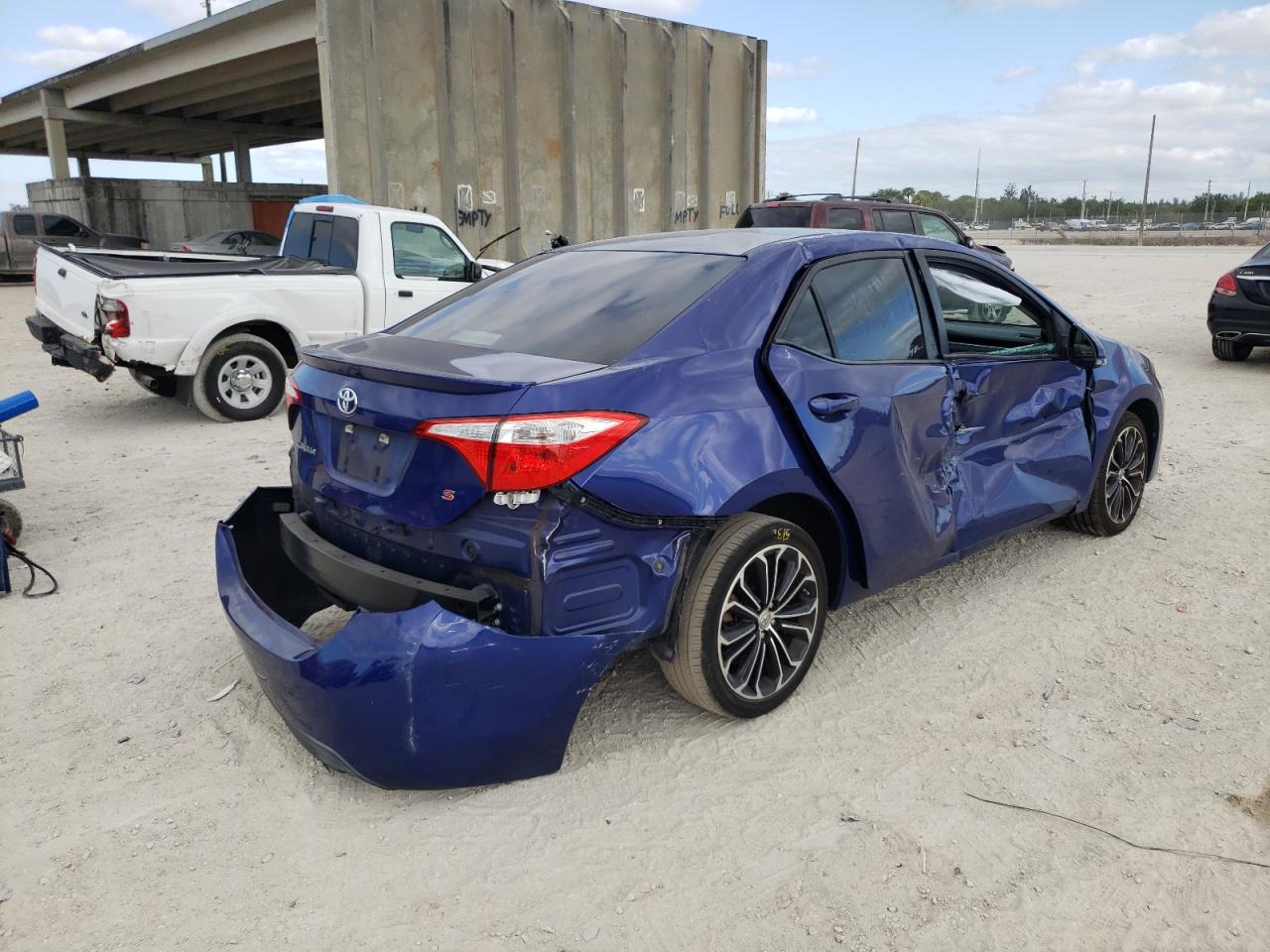 Photo 4 from auction – 2014 TOYOTA COROLLA L with VIN 5YFBURHE7EP163954