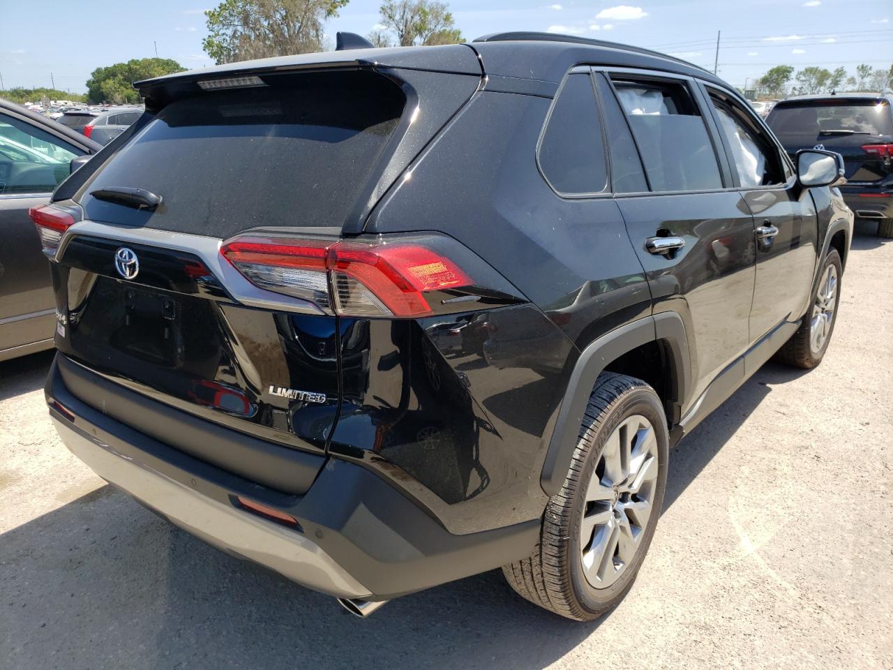 Photo 4 from auction – 2022 TOYOTA RAV4 with VIN 2T3Y1RFV9NW189337