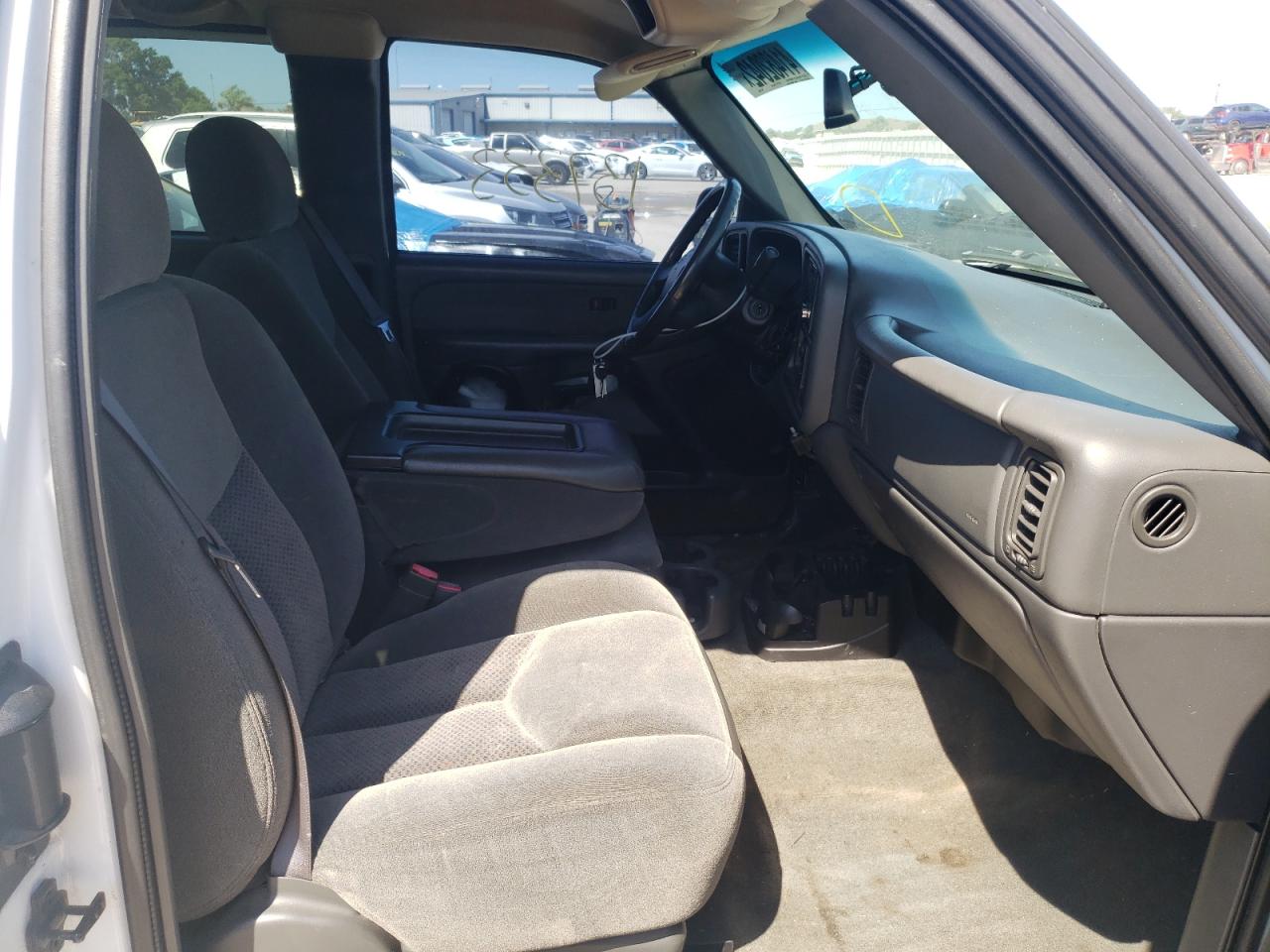 Photo 5 from auction – 2003 CHEVROLET SILVERADO with VIN 2GCEC19T731378583