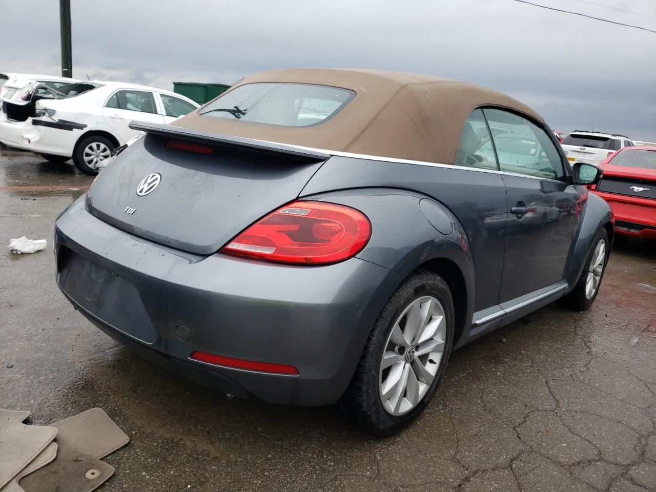 Photo 4 from auction – 2013 VOLKSWAGEN BEETLE with VIN 3VW5L7AT2DM829988