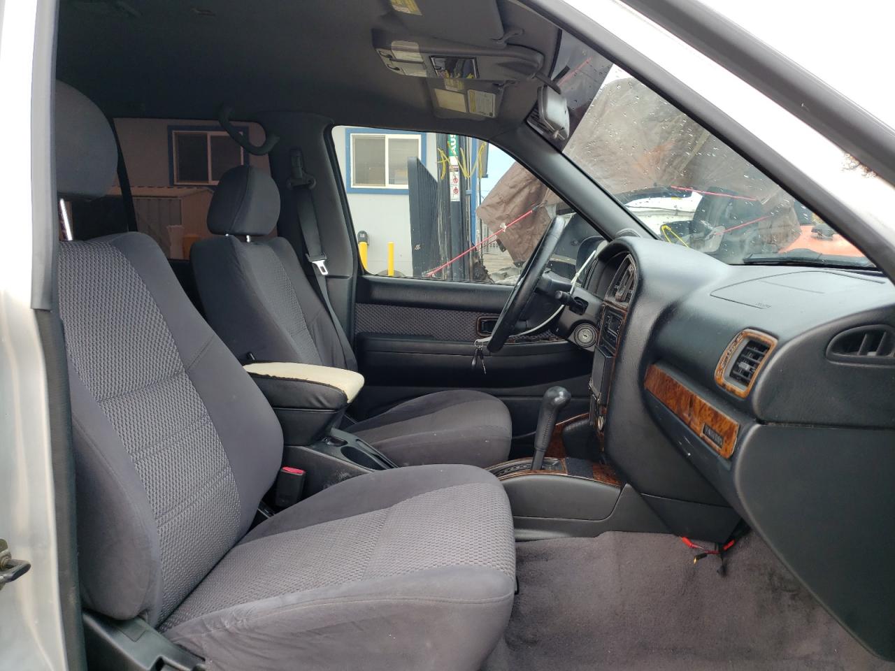 Photo 5 from auction – 2002 NISSAN PATHFINDER with VIN JN8DR09X42W661851