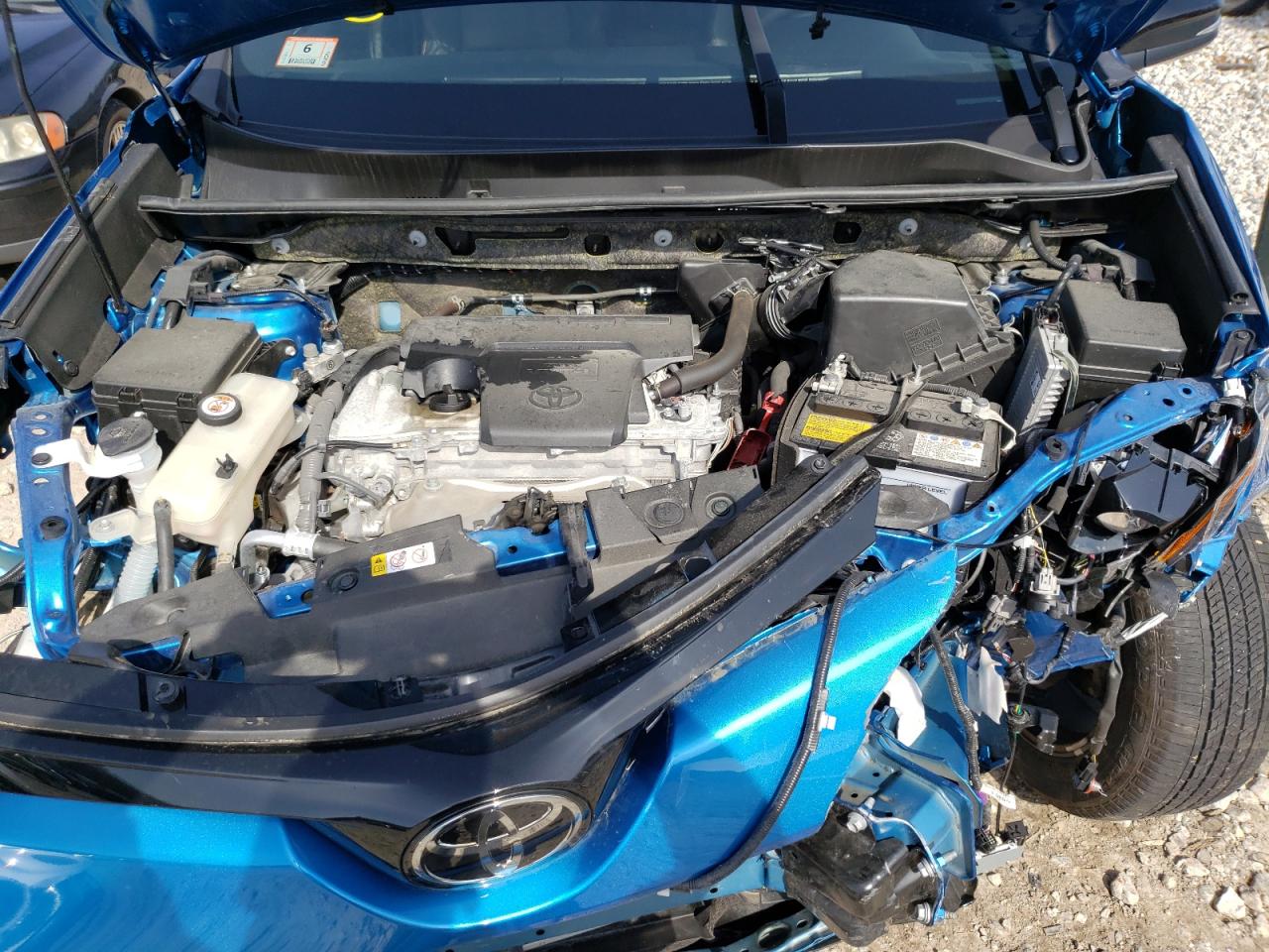 Photo 7 from auction – 2018 TOYOTA RAV4 SE with VIN JTMJFREV2JJ218111