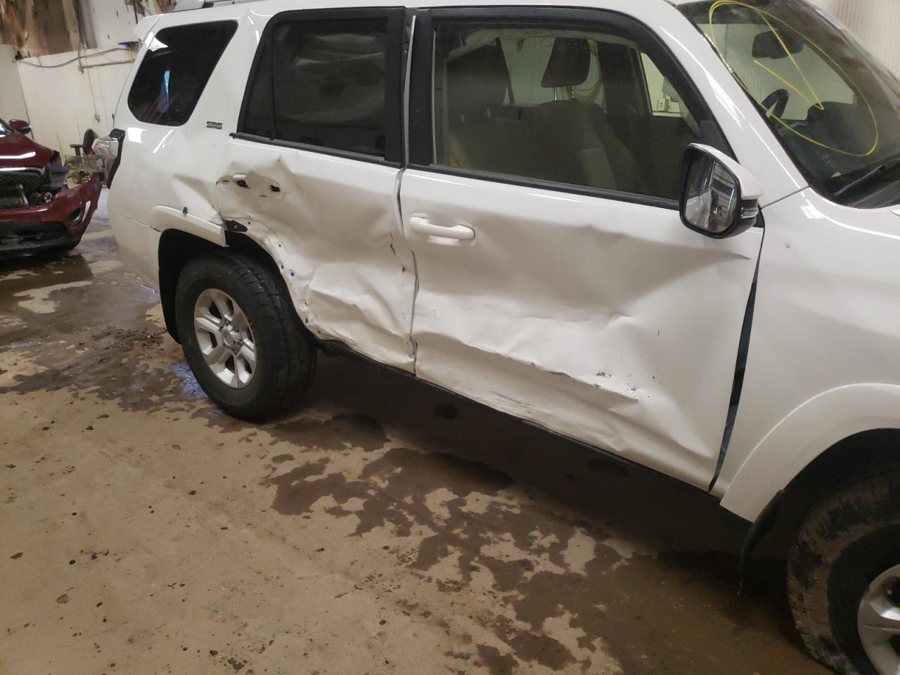 Photo 9 from auction – 2017 TOYOTA 4RUNNER SR with VIN JTEBU5JRXH5468741