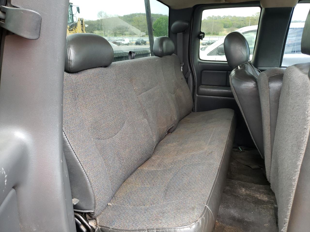 Photo 6 from auction – 2004 CHEVROLET SILVERADO with VIN 1GCEC19X04Z281155