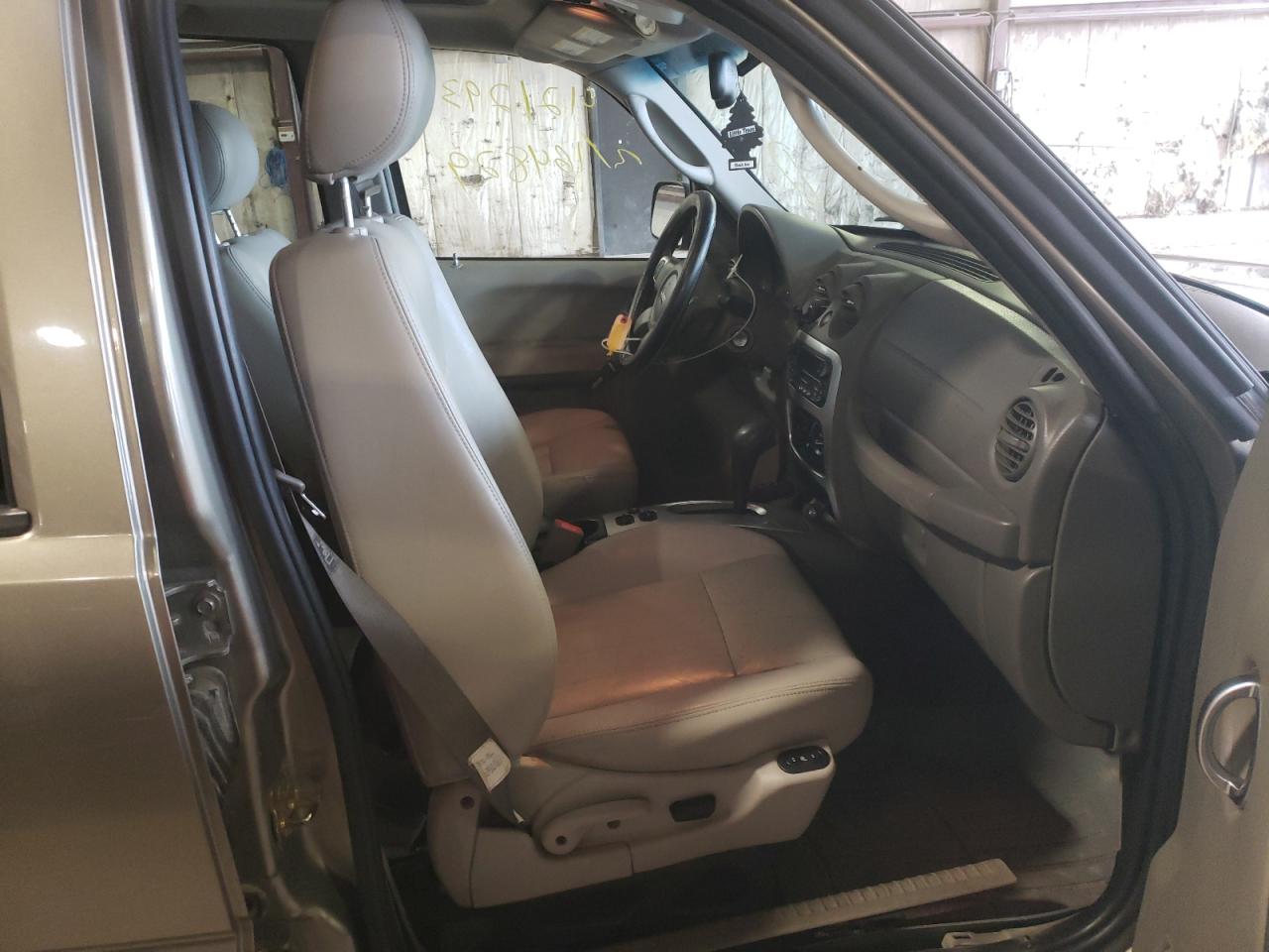 Photo 5 from auction – 2005 JEEP LIBERTY with VIN 1J4GL58K35W626777