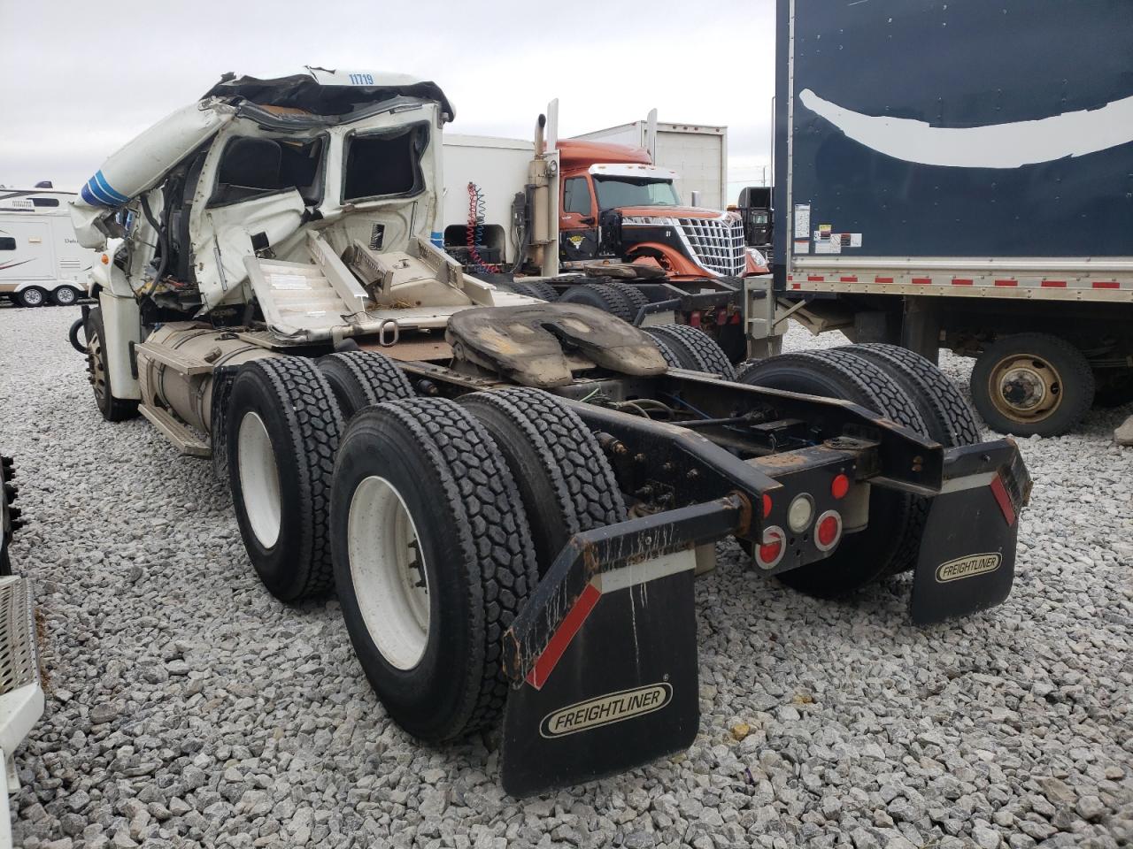 Photo 3 from auction – 2017 FREIGHTLINER CASCADIA 1 with VIN 3AKJGEDV9HSHZ5918