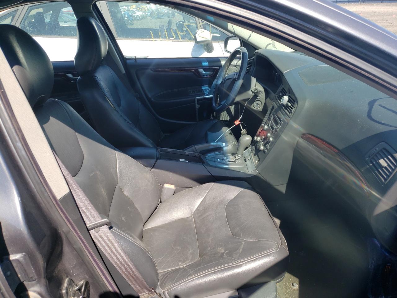 Photo 5 from auction – 2003 VOLVO S60 2.4T with VIN YV1RS58DX32282253