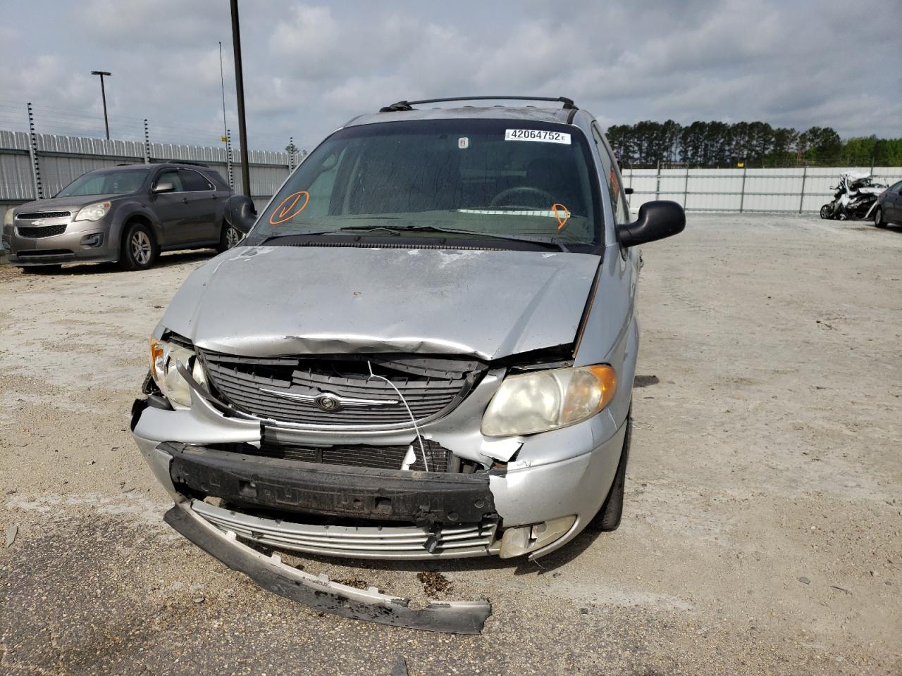 Photo 9 from auction – 2001 CHRYSLER TOWN & COU with VIN 2C4GP54L41R312812
