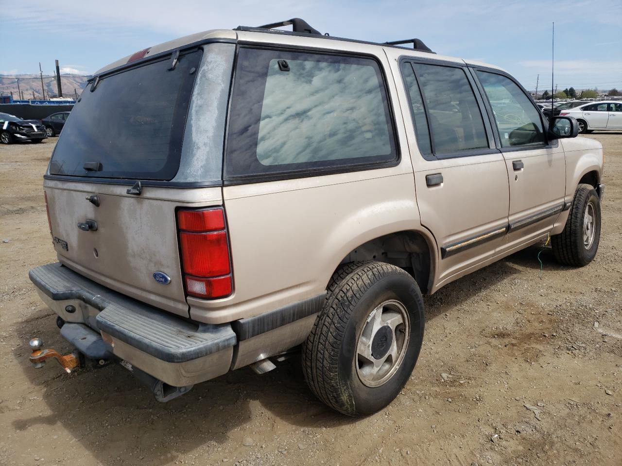 Photo 4 from auction – 1992 FORD EXPLORER with VIN 1FMDU34XXNUC11376