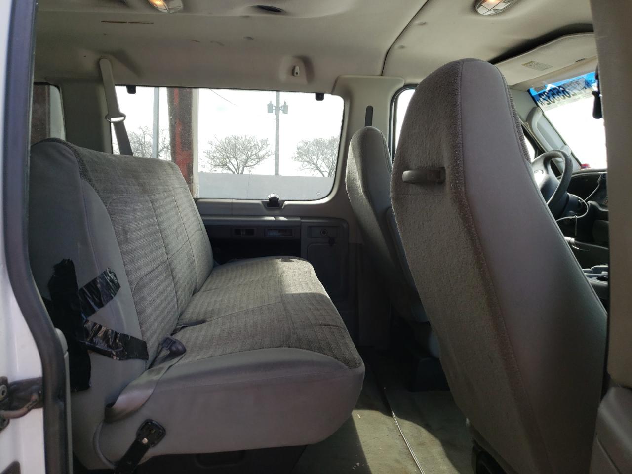 Photo 6 from auction – 2003 FORD ECONOLINE with VIN 1FBSS31L03HA32048