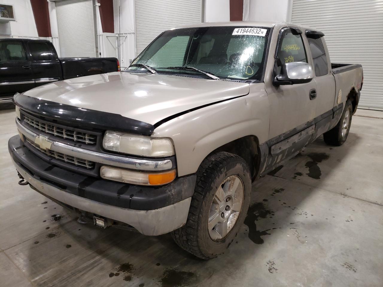 Photo 2 from auction – 1999 CHEVROLET SILVERADO with VIN 1GCEK19T5XE108565