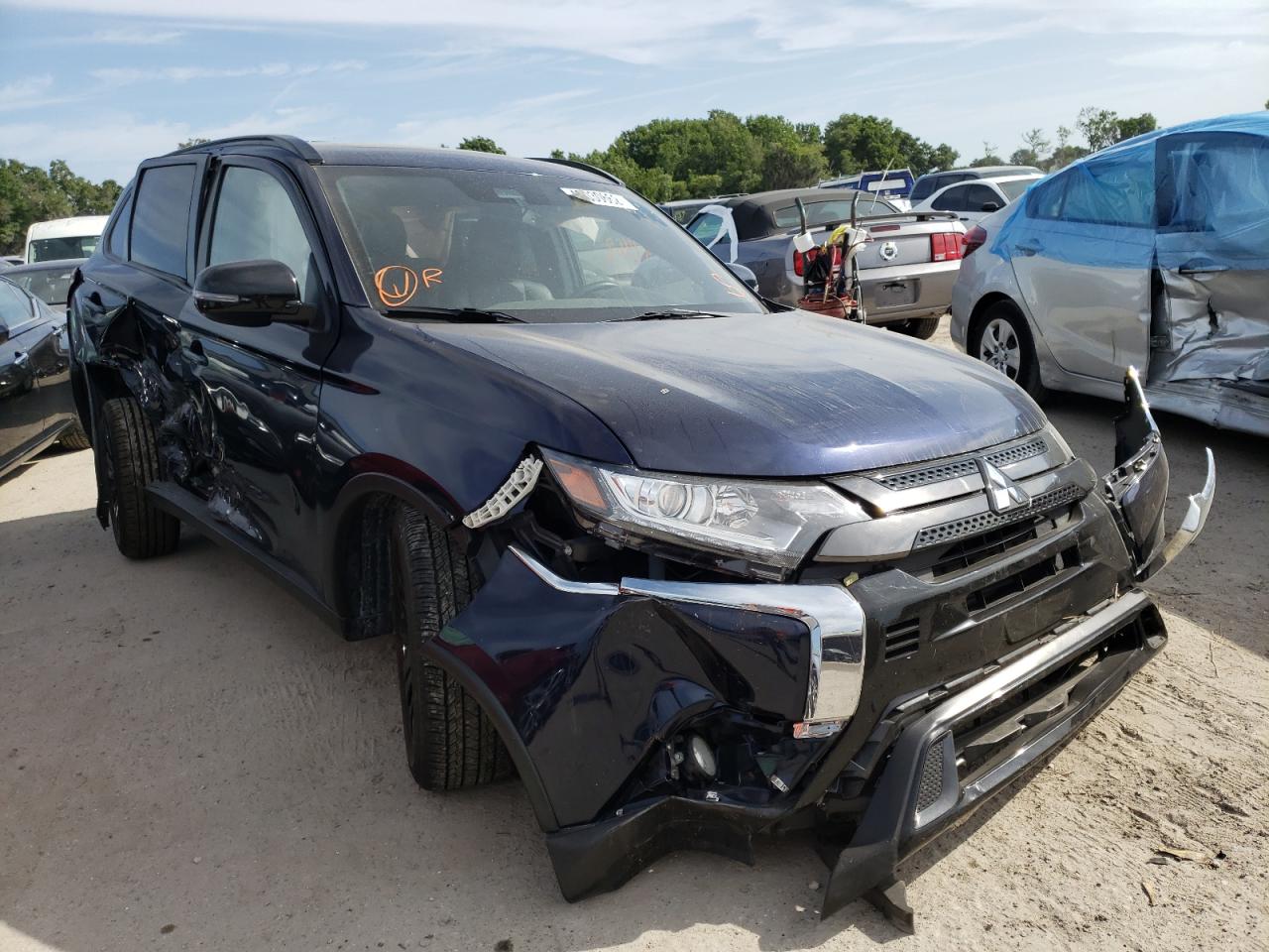 MITSUBISHI OUTLANDER 2020 with VIN JA4AD3A35LZ015395 - Photo from auction
