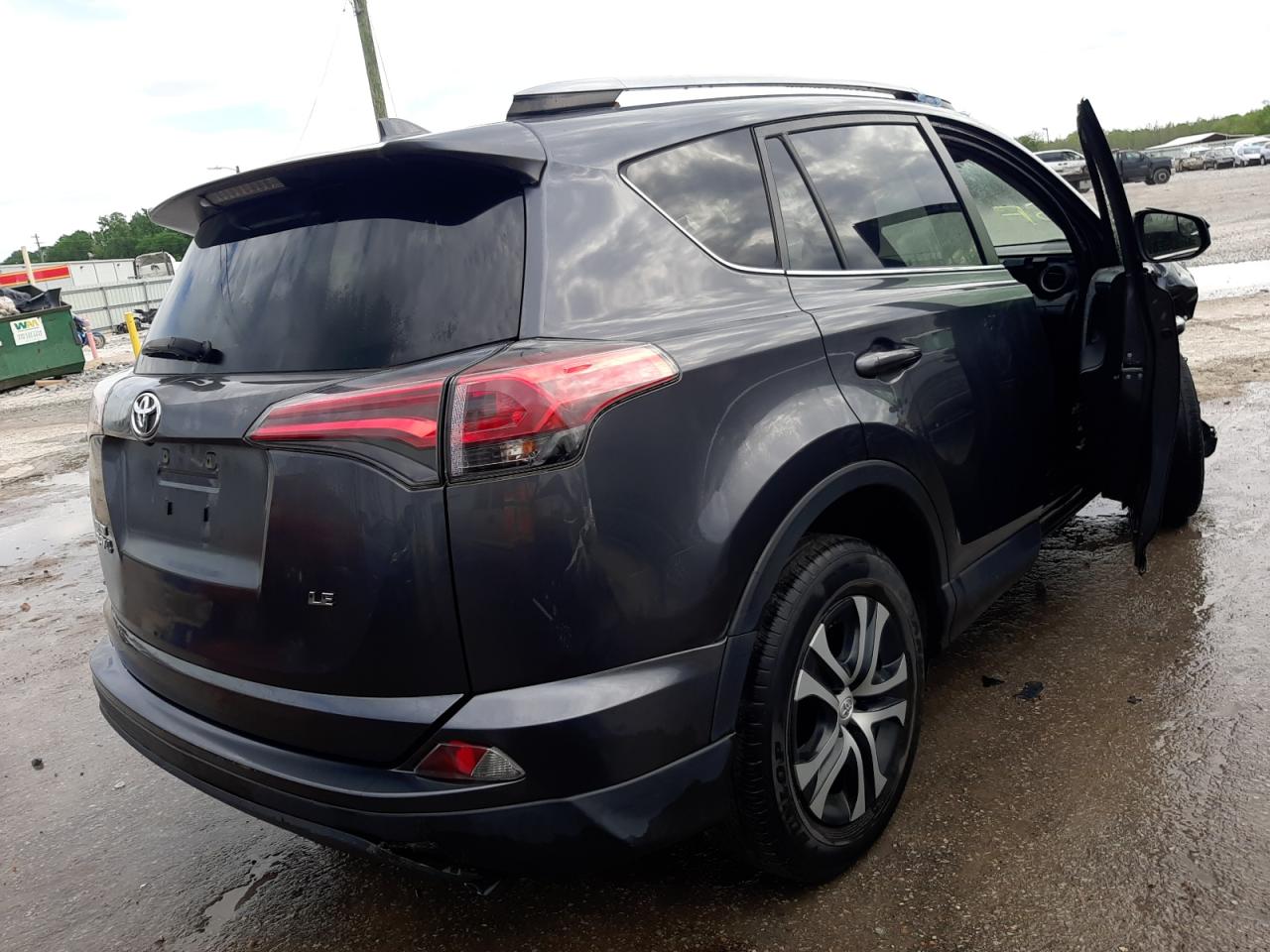 Photo 4 from auction – 2018 TOYOTA RAV4 LE with VIN JTMZFREV9JD130819