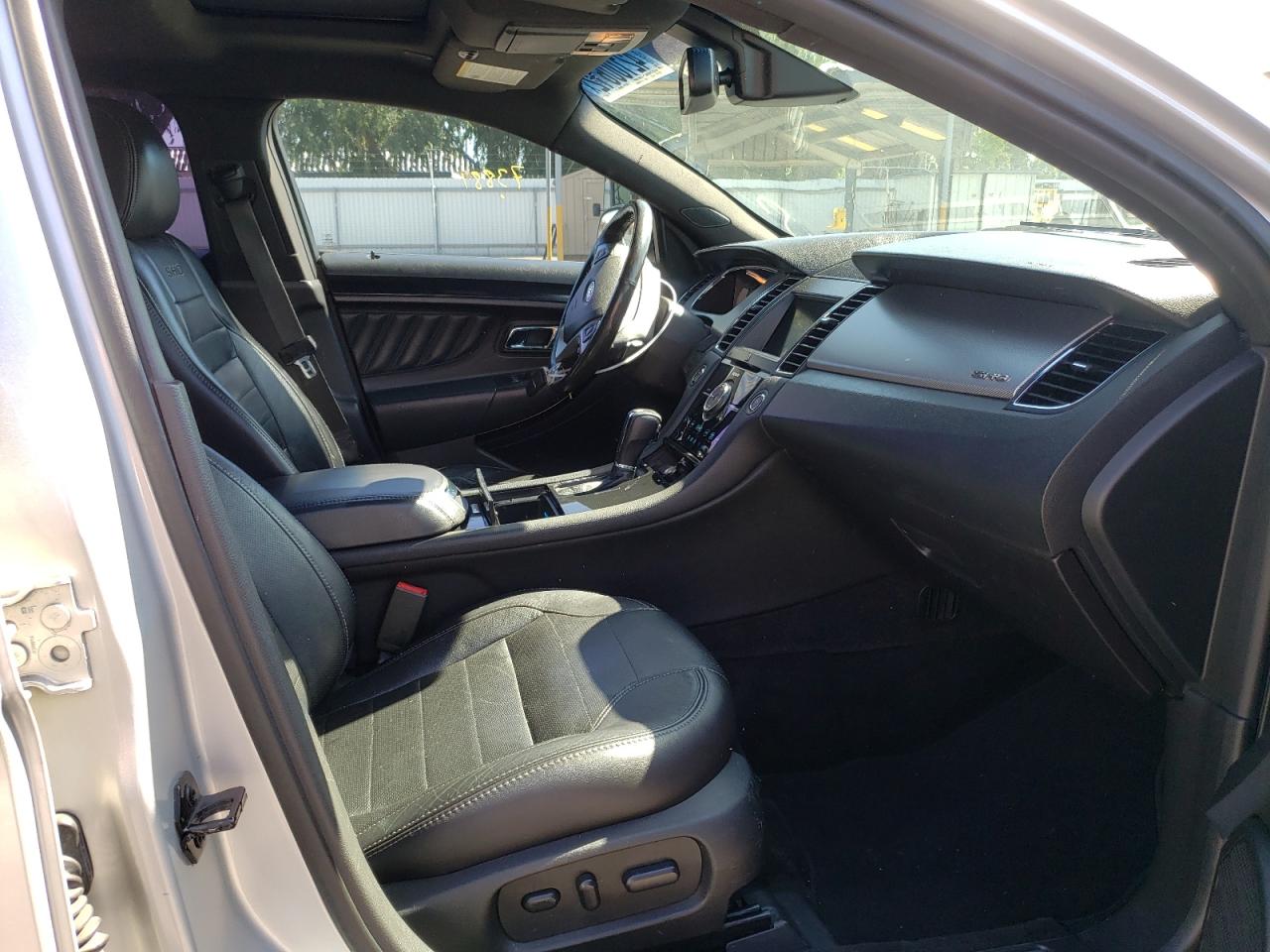 Photo 5 from auction – 2016 FORD TAURUS SHO with VIN 1FAHP2KT4GG136169