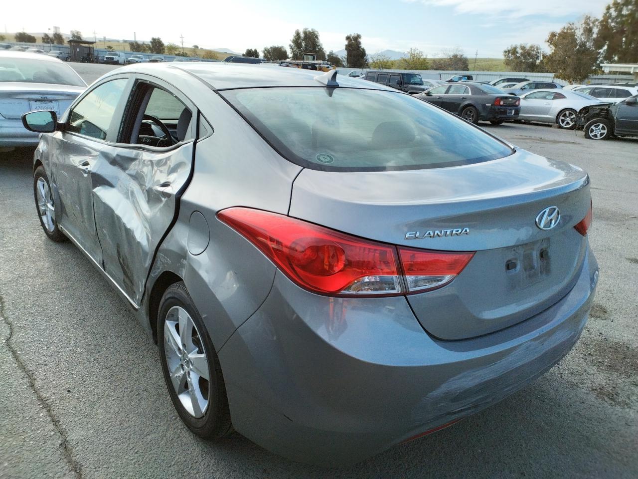 Photo 3 from auction – 2012 HYUNDAI ELANTRA GL with VIN KMHDH4AEXCU372563