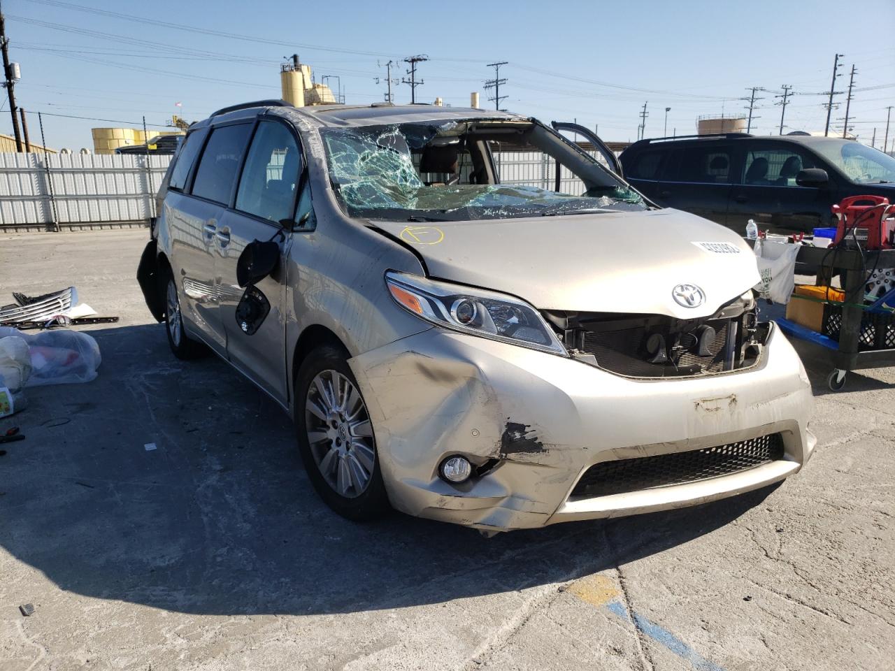 TOYOTA SIENNA XLE 2015 with VIN 5TDYK3DC6FS534497 - Photo from auction