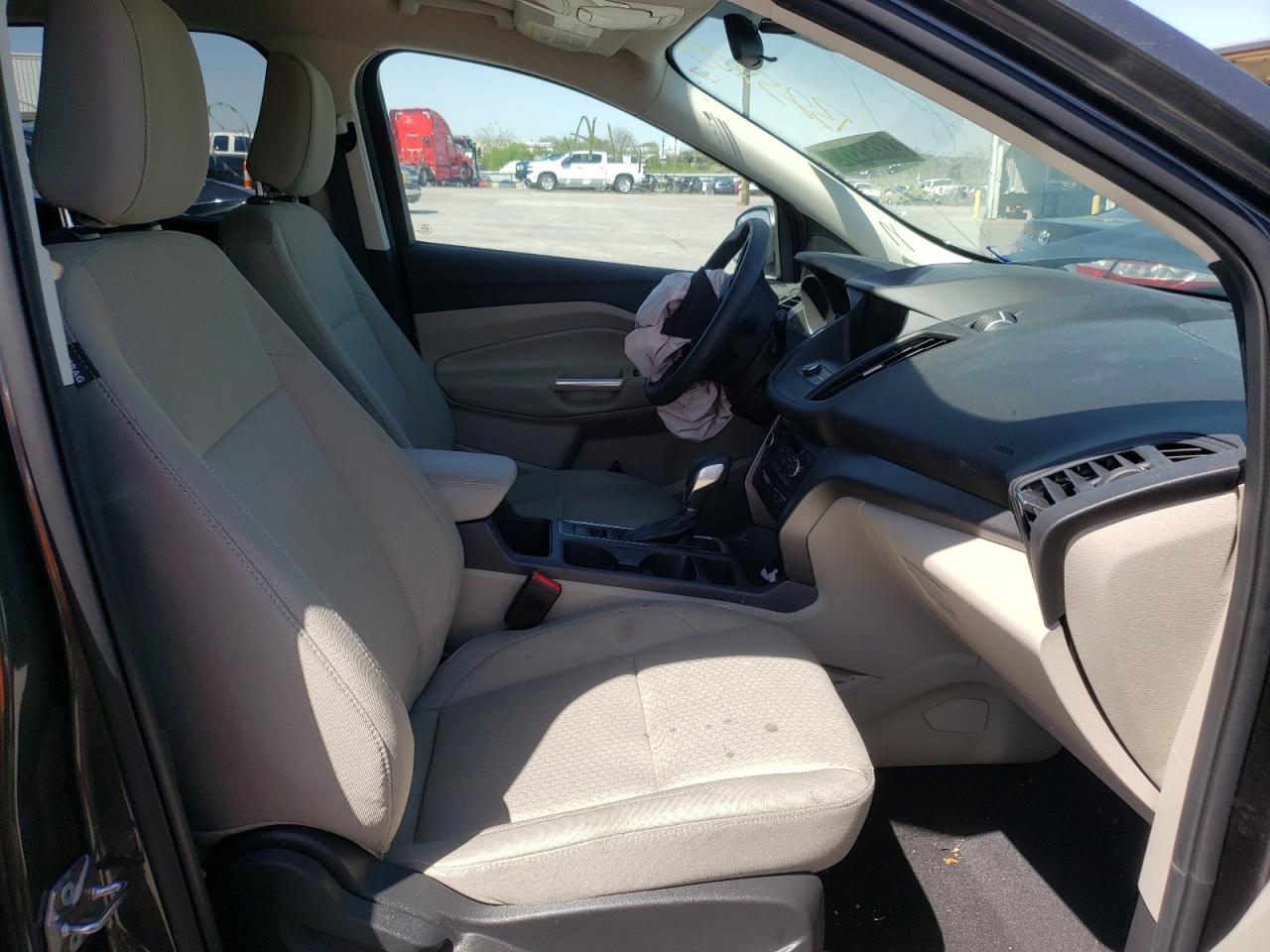 Photo 5 from auction – 2019 FORD ESCAPE SE with VIN 1FMCU0GD9KUB25905
