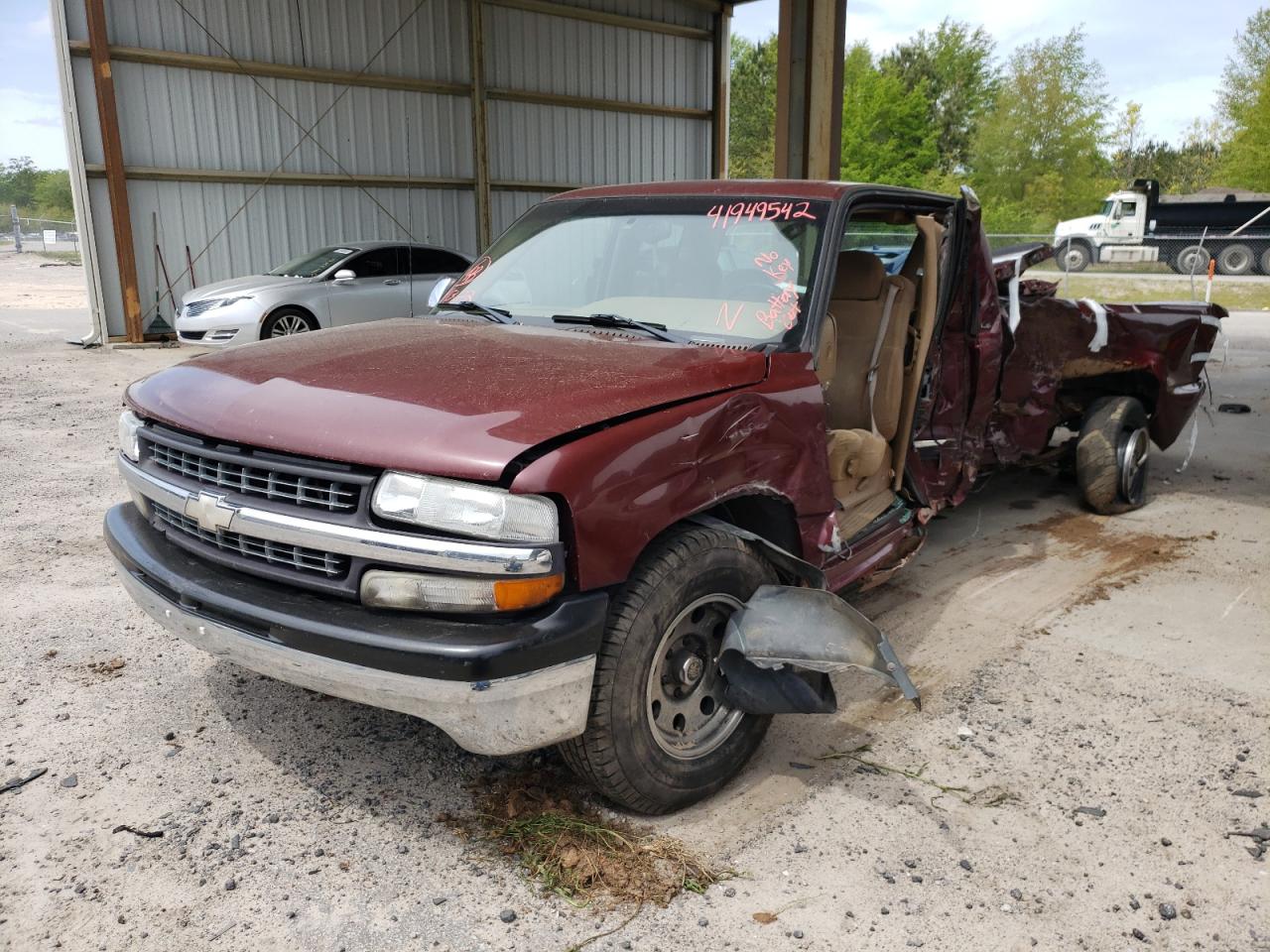 Photo 2 from auction – 2000 CHEVROLET SILVERADO with VIN 1GCEC19T3YE305040