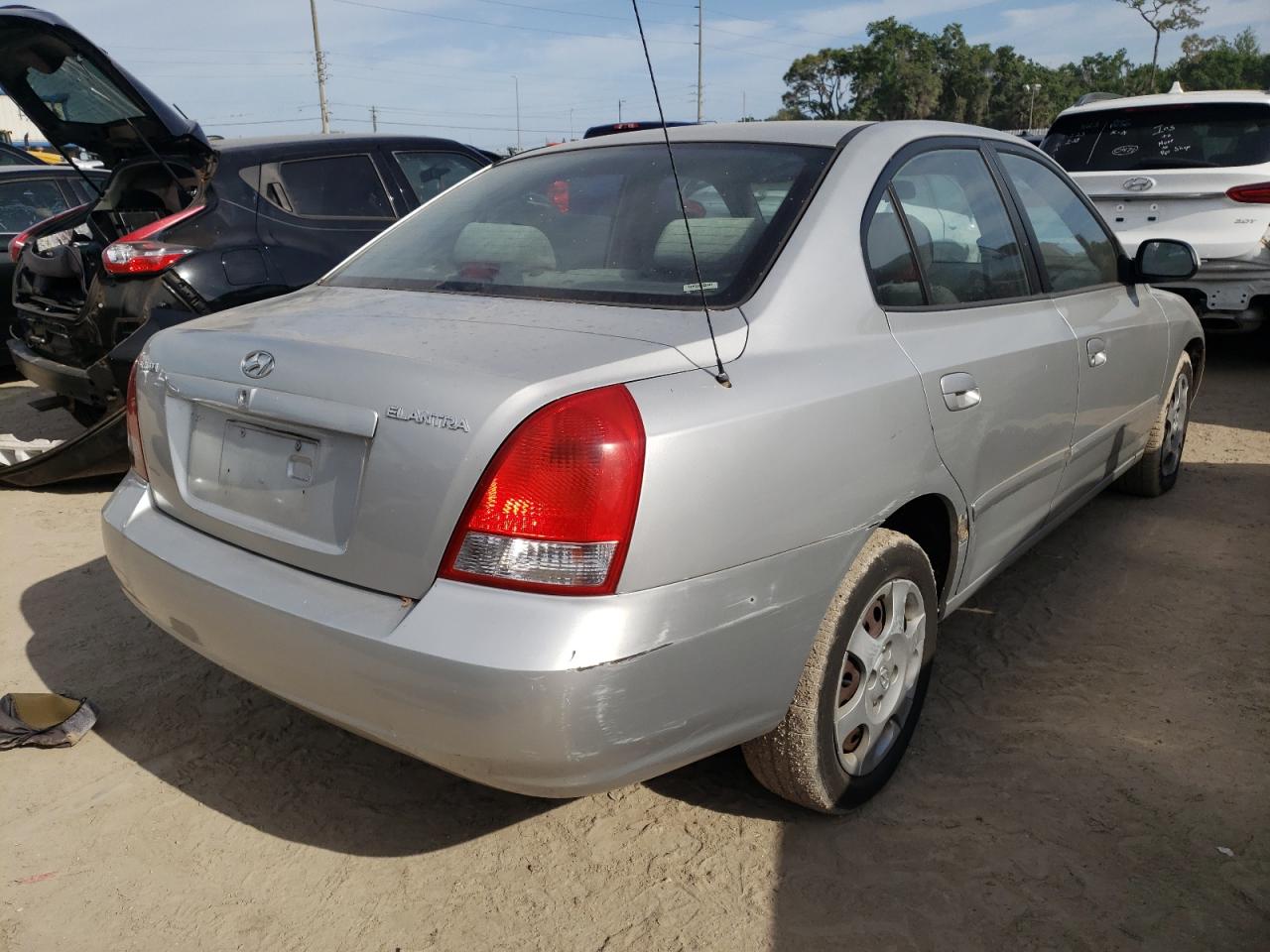 Photo 4 from auction – 2003 HYUNDAI ELANTRA with VIN KMHDN45D13U680585