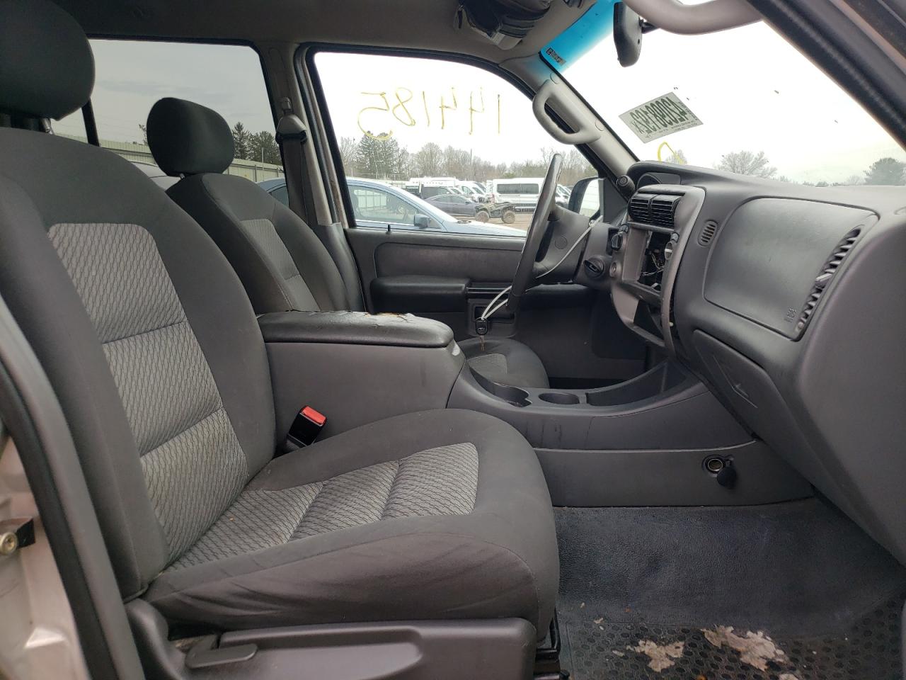 Photo 5 from auction – 2004 FORD EXPLORER S with VIN 1FMZU77K34UA29496