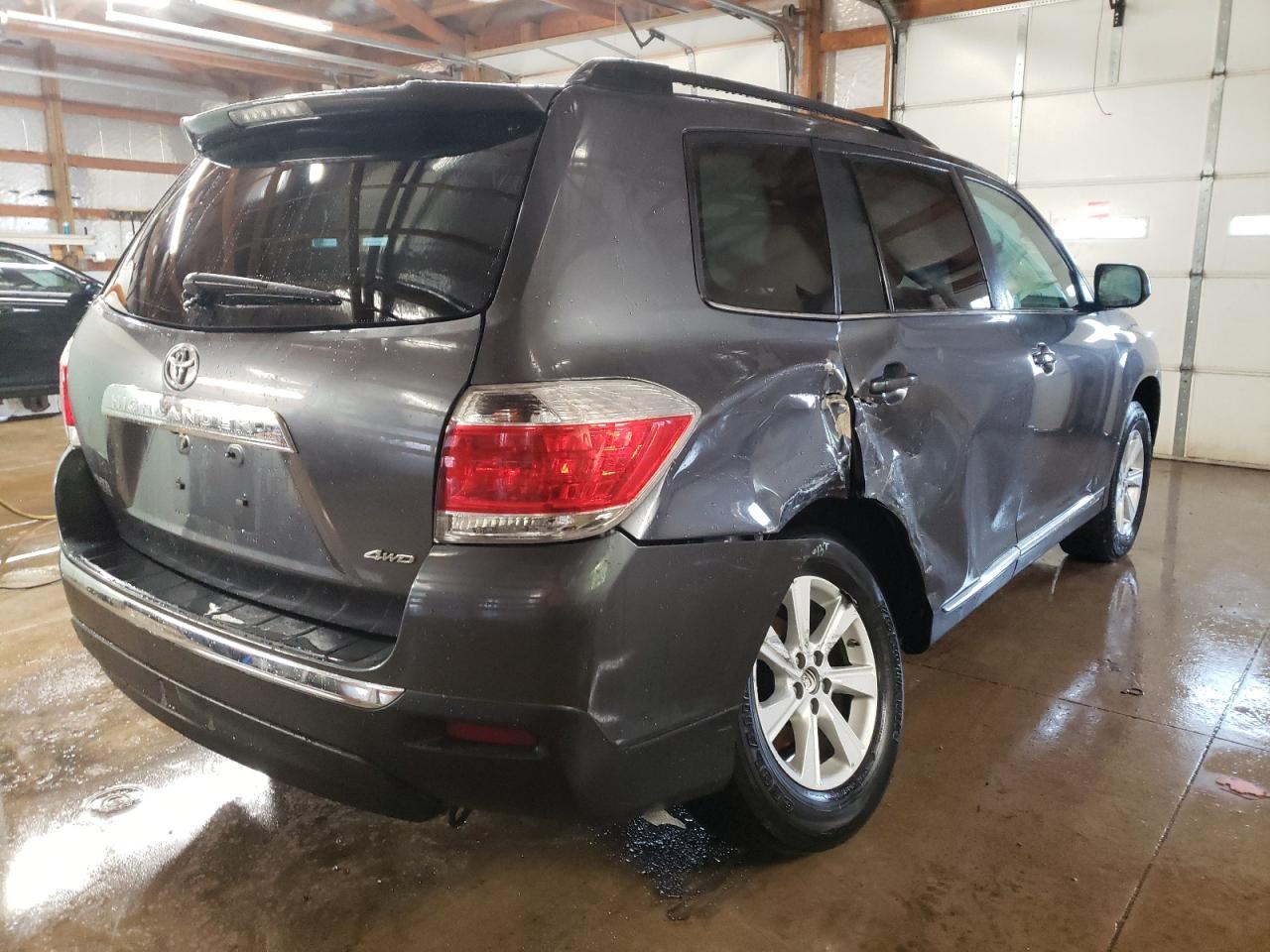 Photo 4 from auction – 2013 TOYOTA HIGHLANDER with VIN 5TDBK3EH6DS263700