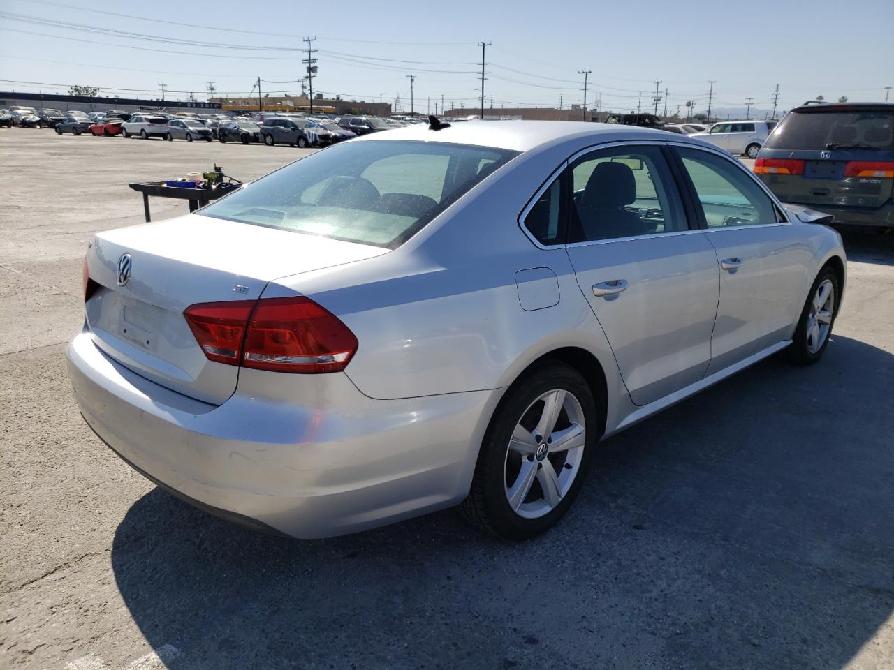 Photo 4 from auction – 2012 VOLKSWAGEN PASSAT SE with VIN 1VWBP7A36CC016998