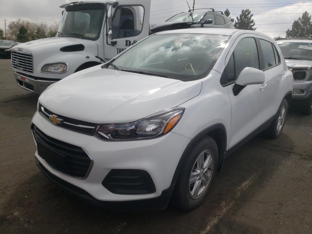 Photo 2 from auction – 2020 CHEVROLET TRAX LS with VIN 3GNCJKSB9LL308402