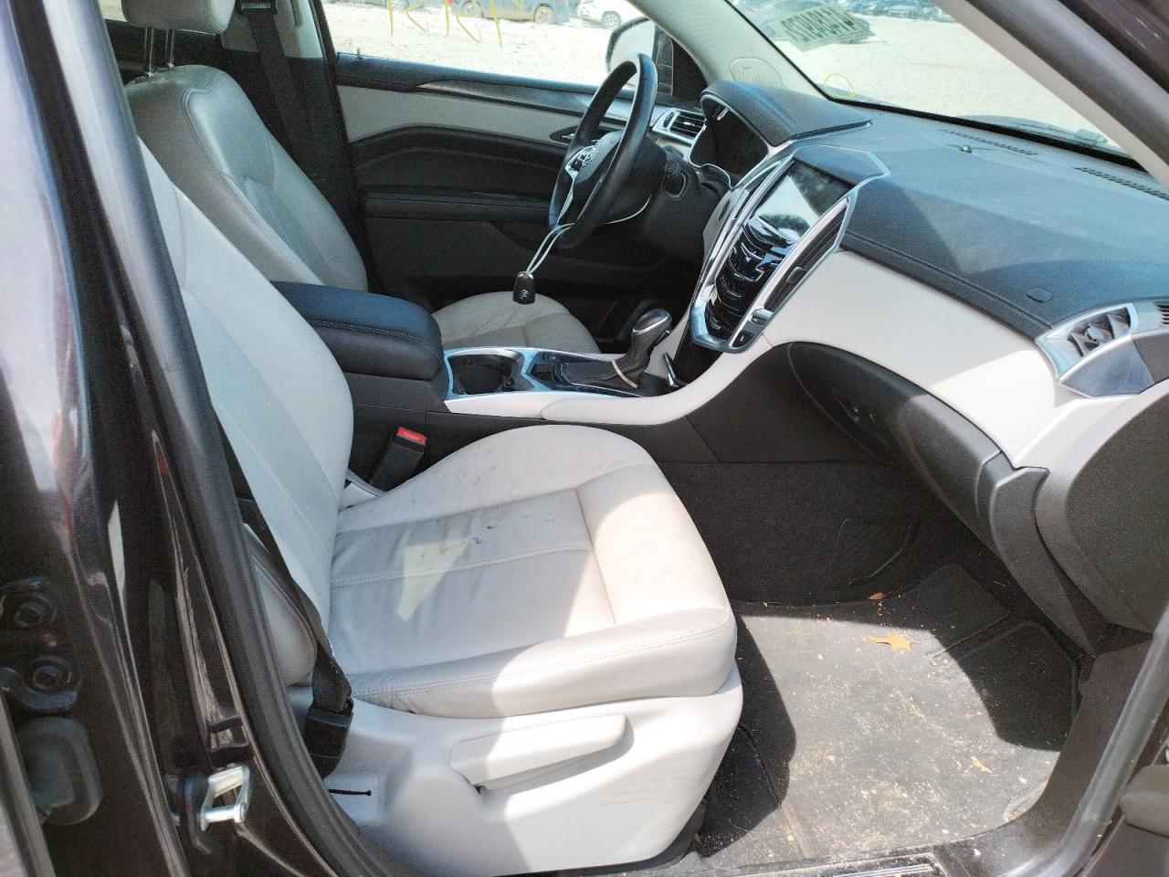 Photo 5 from auction – 2015 CADILLAC SRX with VIN 3GYFNAE39FS523825