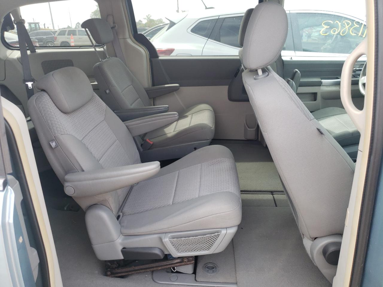 Photo 6 from auction – 2008 CHRYSLER TOWN & COU with VIN 2A8HR54P38R834920