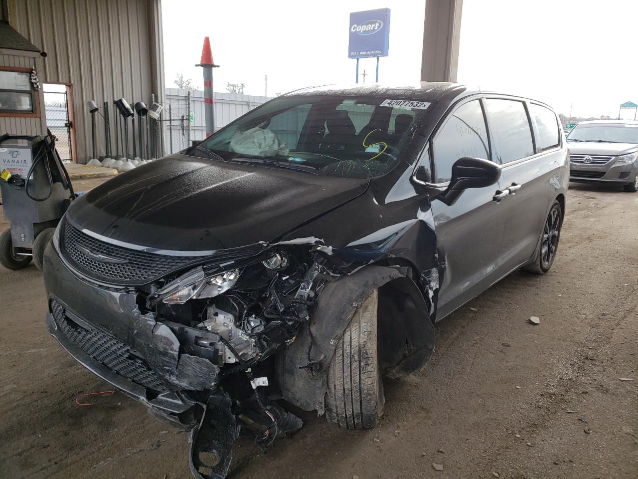 Photo 2 from auction – 2020 CHRYSLER PACIFICA T with VIN 2C4RC1FG2LR286274