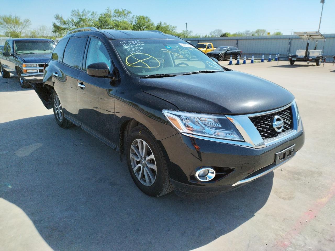 NISSAN PATHFINDER 2015 with VIN 5N1AR2MN8FC663394 - Photo from auction