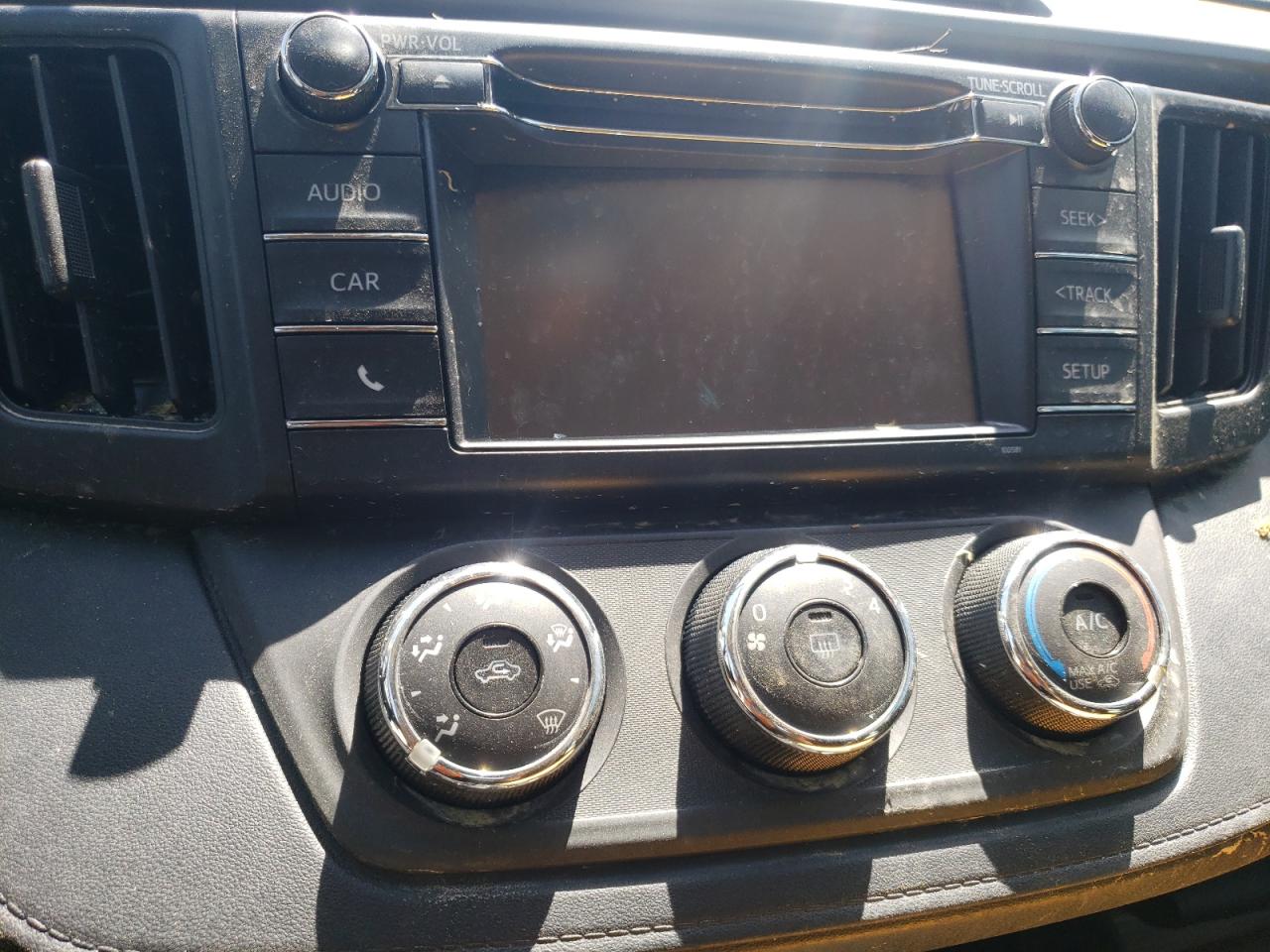Photo 9 from auction – 2018 TOYOTA RAV4 LE with VIN 2T3ZFREV7JW507957