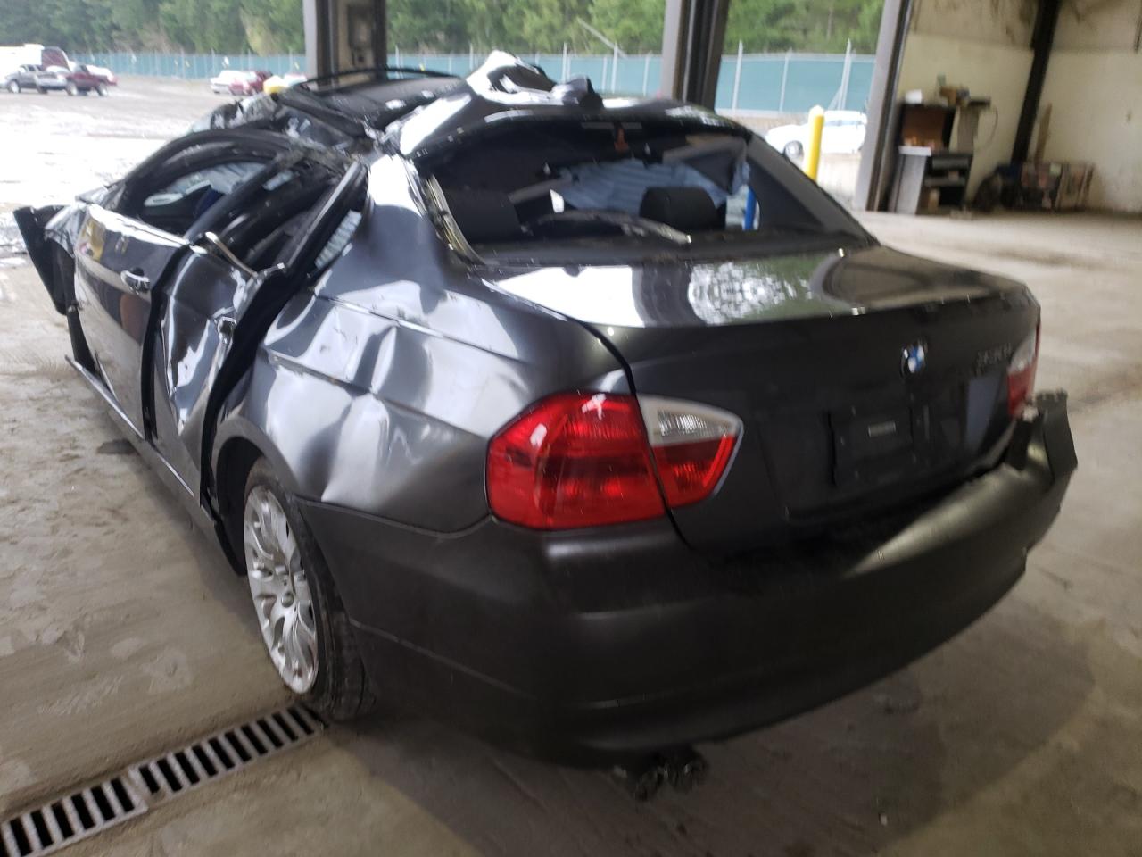Photo 3 from auction – 2006 BMW 330 I with VIN WBAVB33546PS10607