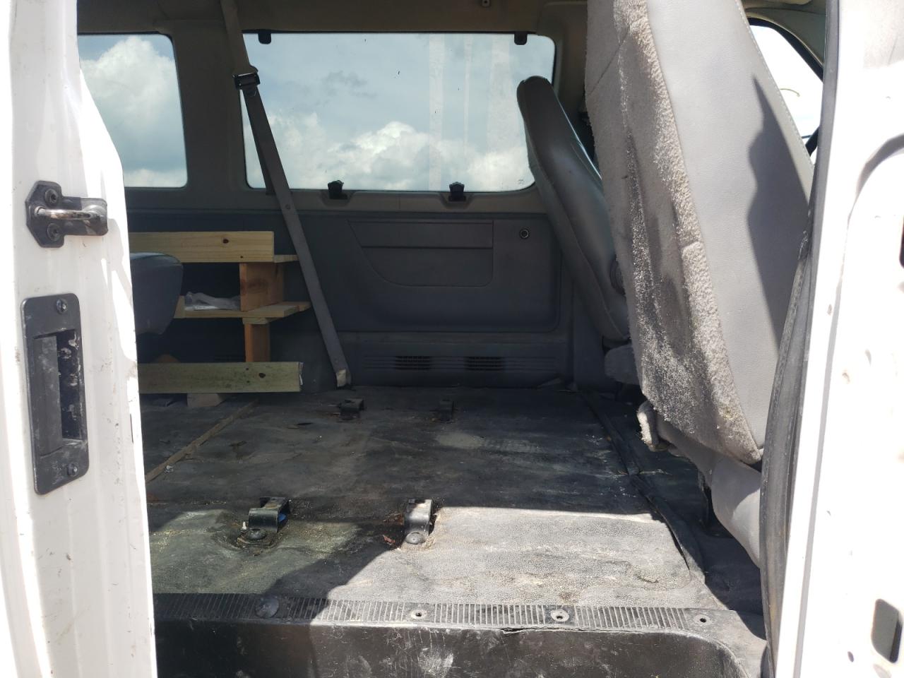 Photo 6 from auction – 2004 FORD ECONOLINE with VIN 1FBNE31P54HB24958
