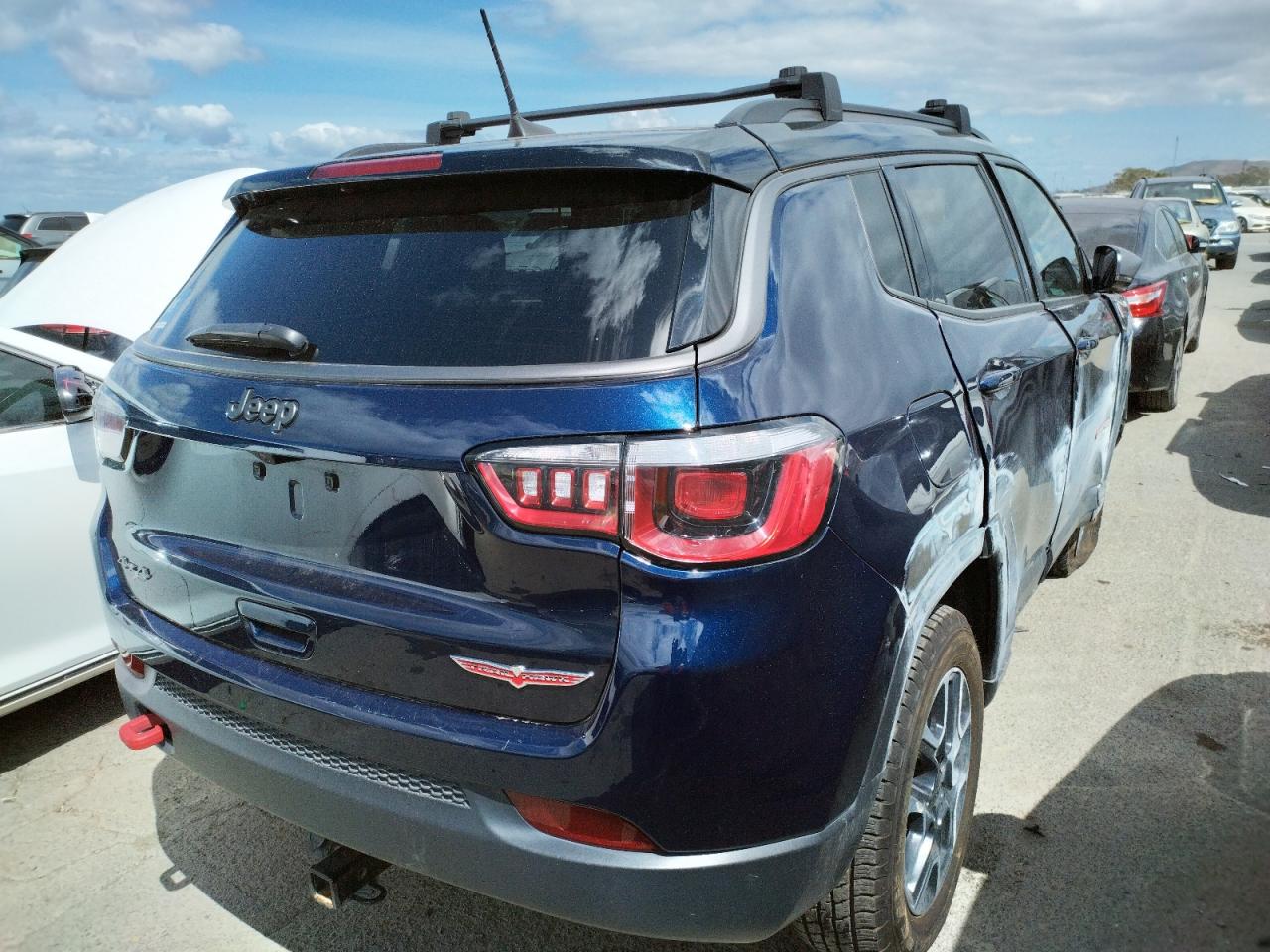Photo 4 from auction – 2019 JEEP COMPASS TR with VIN 3C4NJDDB1KT721763