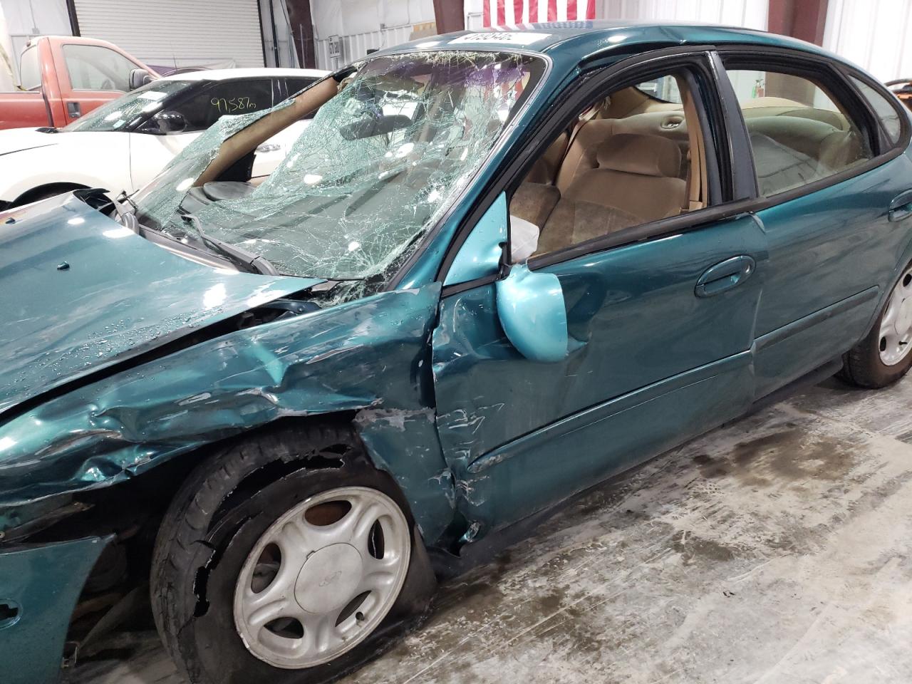 Photo 10 from auction – 1996 FORD TAURUS GL with VIN 1FALP52U5TA143553