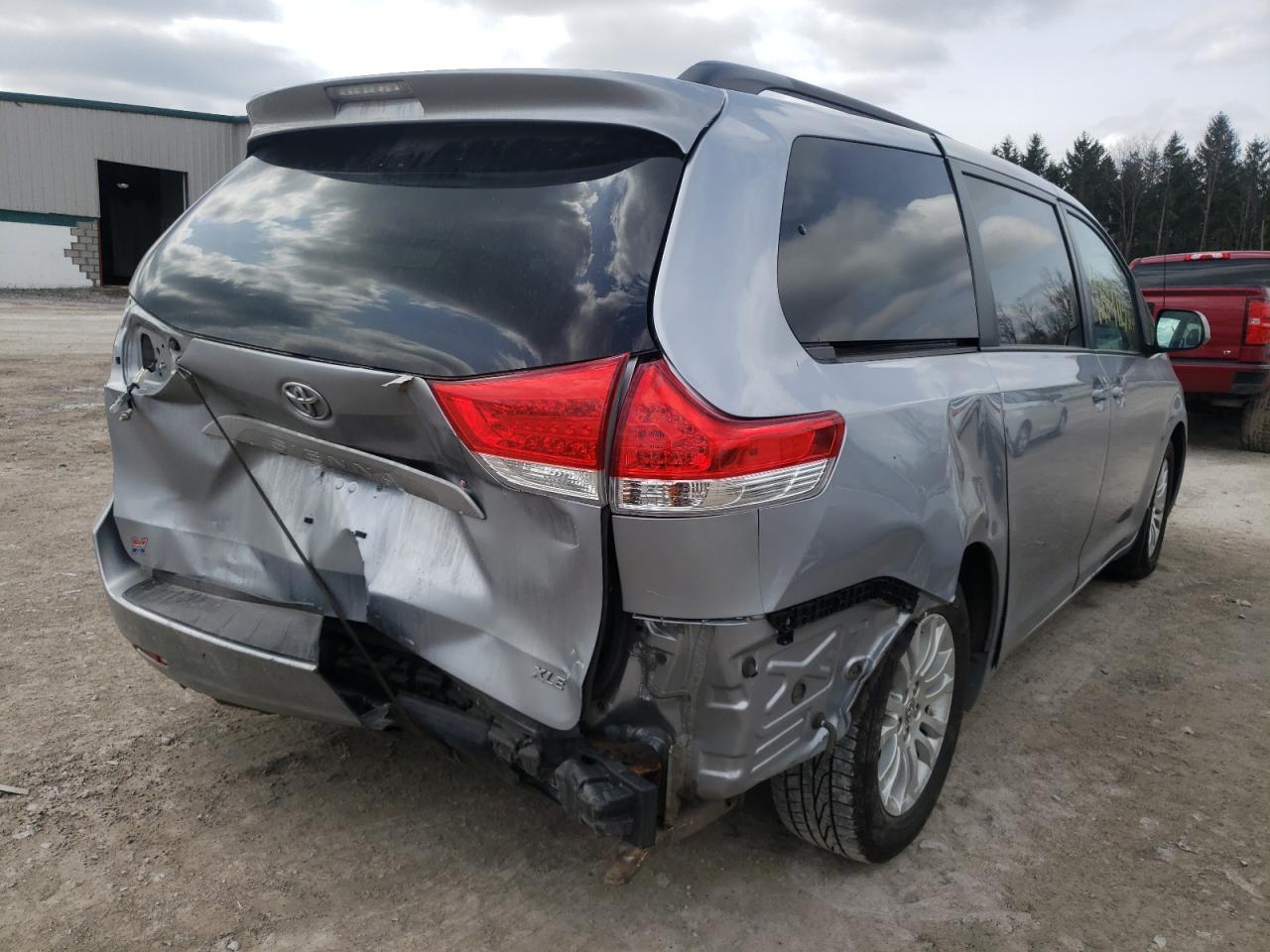 Photo 4 from auction – 2012 TOYOTA SIENNA XLE with VIN 5TDYK3DC0CS230044