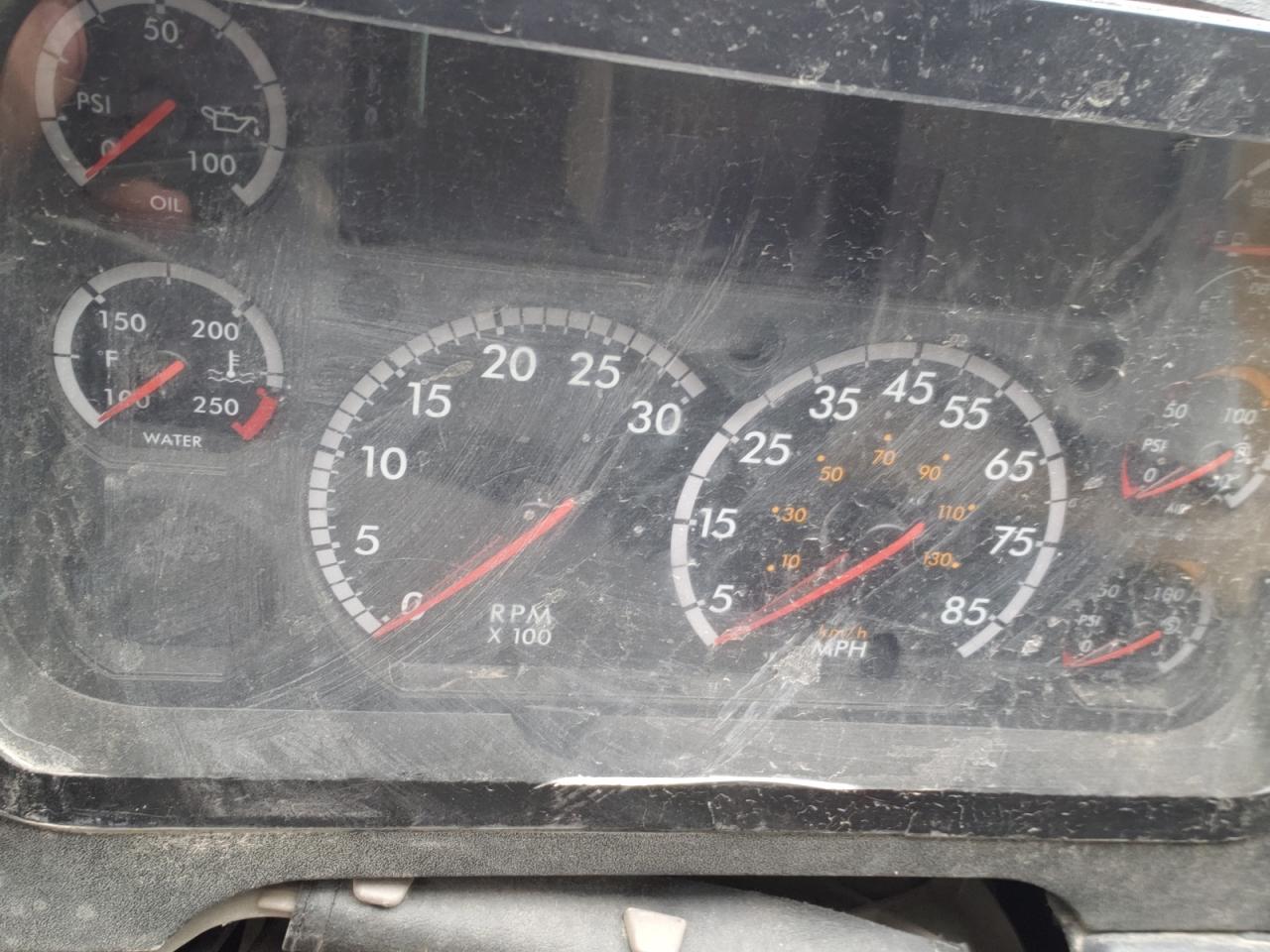 Photo 8 from auction – 2017 FREIGHTLINER CASCADIA 1 with VIN 3AKJGEDV9HSHZ5918
