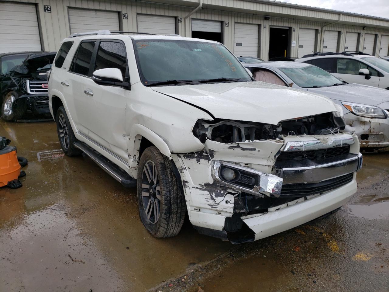 TOYOTA 4RUNNER SR 2017 with VIN JTEBU5JR9H5420955 - Photo from auction